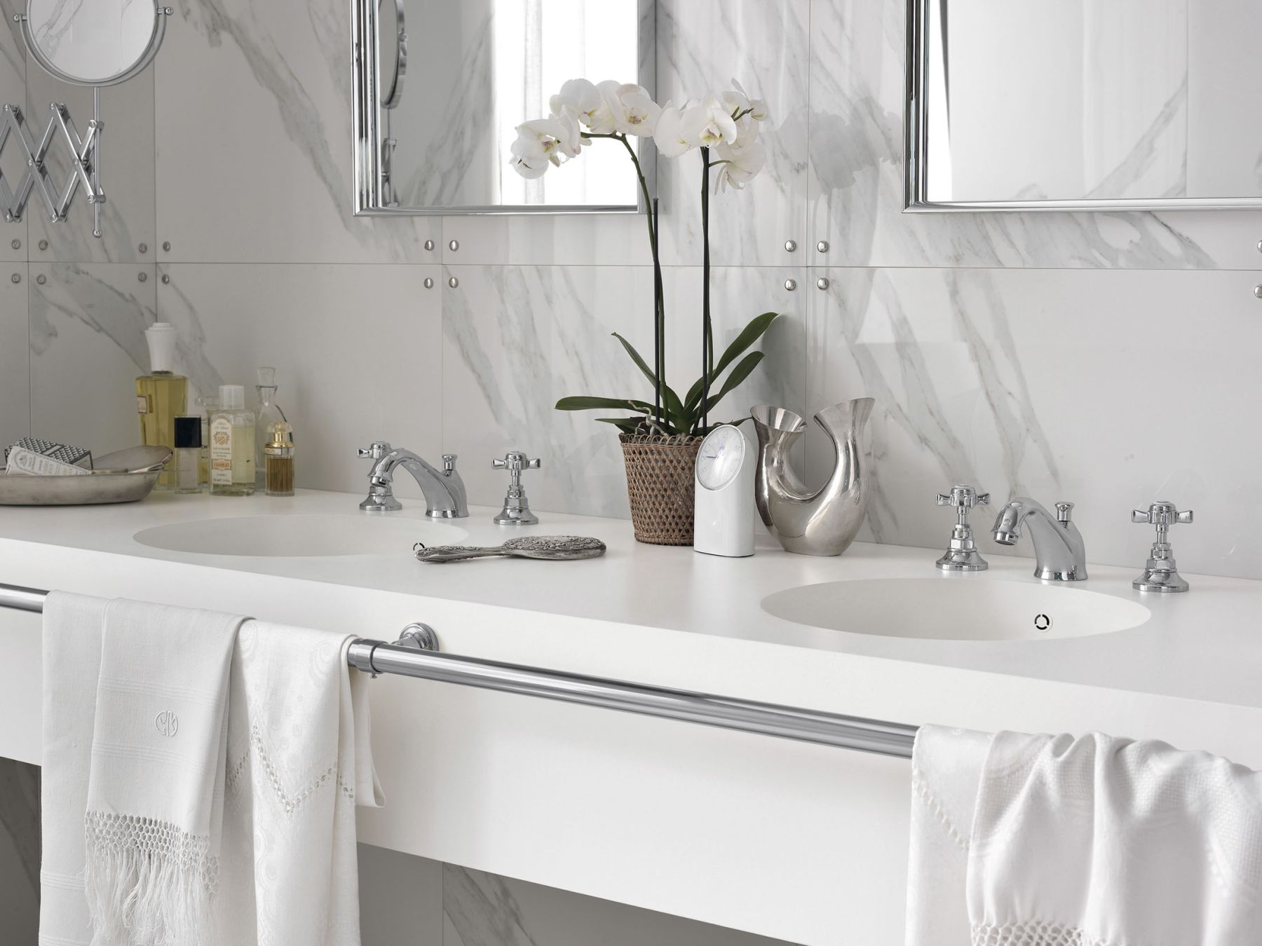 sites/corian.dk/IMG/jpg/bathroom-surface-modern-retro-purity-01.jpg