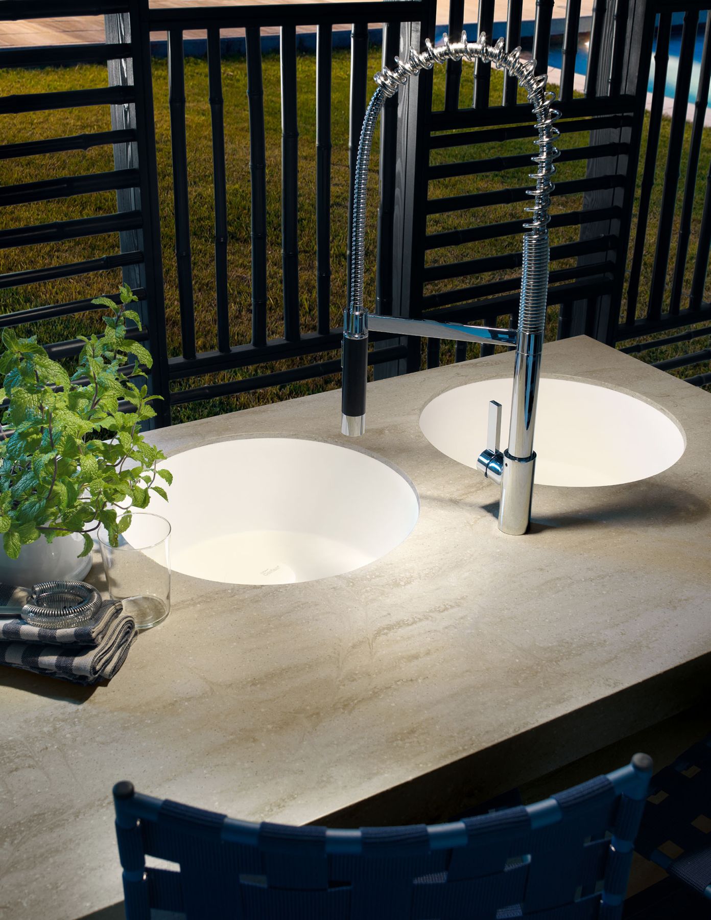 sites/da-dk.corian.com/IMG/jpg/kitchen-surface-outdoor-charm-02.jpg